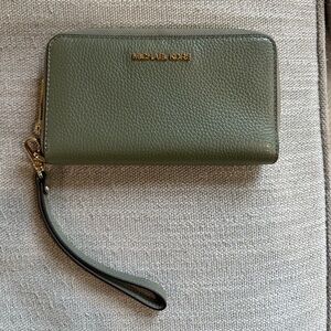 Michael Kors Wallet - Never Used